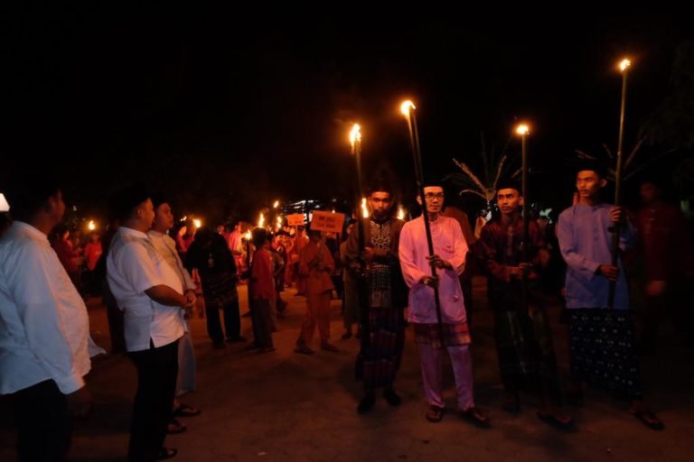 Remaja Masjid Dan Tpq Di Desa Teluk Bakau Ikuti Pawai Obor Lihat Kepri