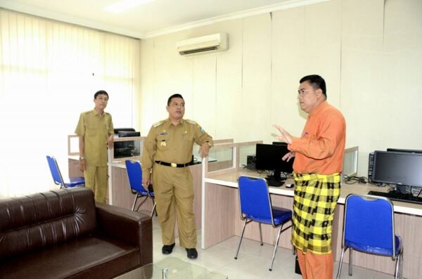 Doli Boniara Kunjungi Ruang Media Centre Kabupaten Bintan