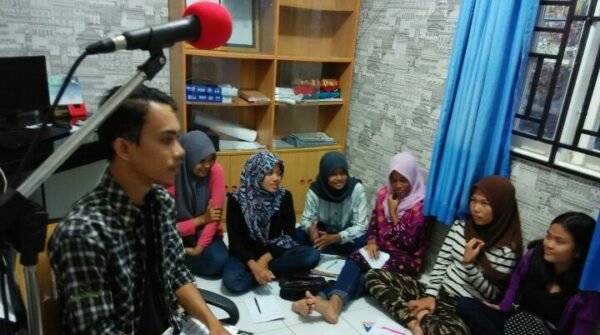 10 Besar Penyiar Remaja Radio Bintan Di Berikan Pembekalan