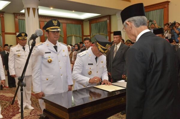 Gubernur Kepri Muhammad Sani Lantik Bupati dan Wakil Bupati Bintan