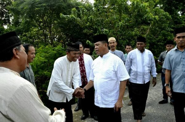 Drainase Warga Rusak, Dalmasri Langsung Terjun Kelokasi