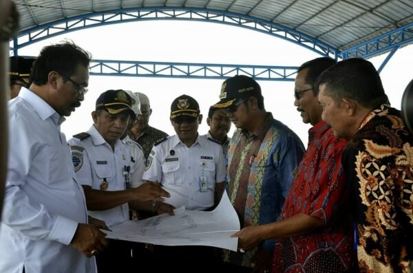 Wagub Nurdin Basirun Kunjungi Pelabuhan Internasional Berakit