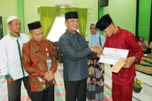 150 Mustahiq Terima Bantuan Zakat, Infaq dan Shadaqah Tahap ke II Tahun 2017