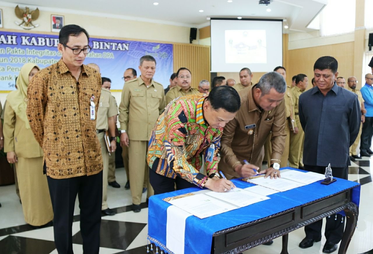 28 Kepala OPD Dan 10 Camat Di Bintan Tandatangani Pakta Integritas ...