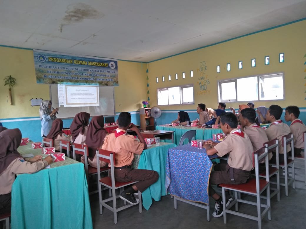 Dosen Teknik UMRAH Gelar Pelatihan Technoprenuership Masyarakat Pesisir