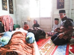Bupati Bintan Melayat Ke Rumah Duka Oki Herdiansyah