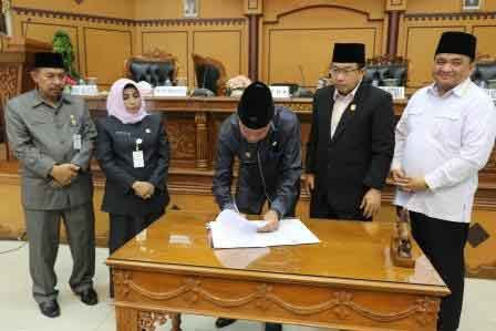 RANPERDA APBD PERUBAHAN 2018 KOTA TANJUNGPINANG DISAHKAN MENJADI PERDA