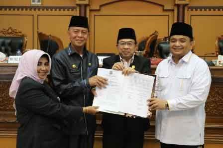 RANPERDA APBD PERUBAHAN 2018 KOTA TANJUNGPINANG DISAHKAN MENJADI PERDA