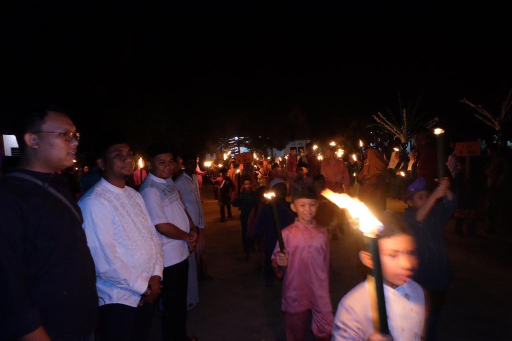 Remaja Masjid dan TPQ di Desa Teluk Bakau Ikuti Pawai Obor