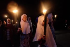 Remaja Masjid dan TPQ di Desa Teluk Bakau Ikuti Pawai Obor