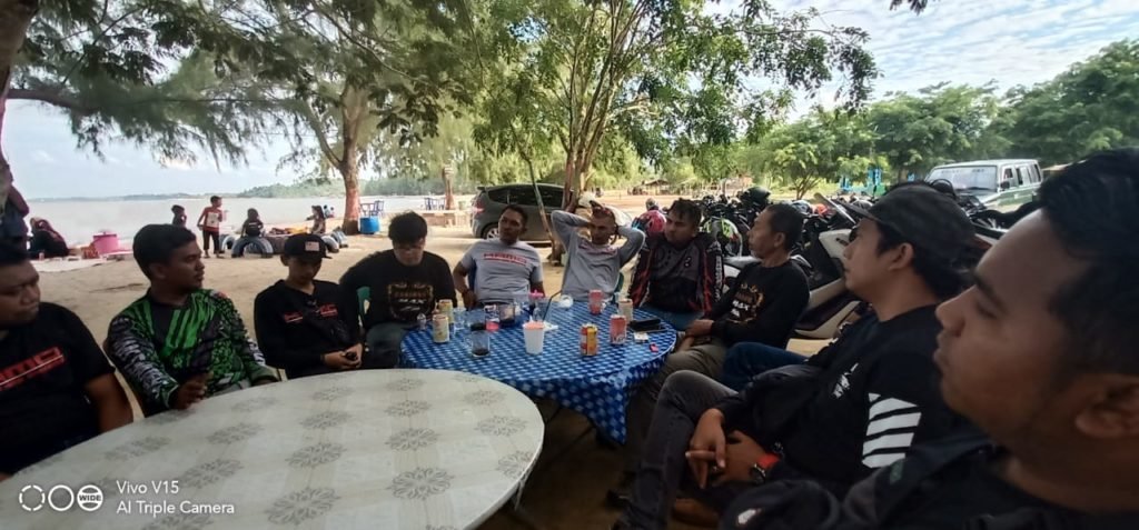 Karimun Max Owner Gelar Halal bi Halal di Pantai Ketam
