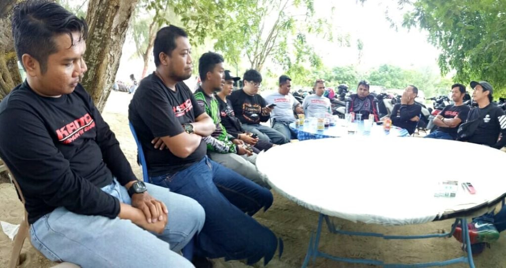 Karimun Max Owner Gelar Halal bi Halal di Pantai Ketam