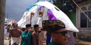 Anak Baran Lingga di Arak Helikopter Saat Khataman Al Qur’an