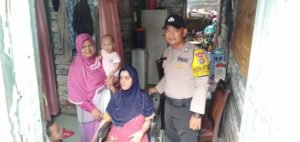 Polsek Tanjungpinang Kota Serahkan Kursi Roda Untuk Masyarakat