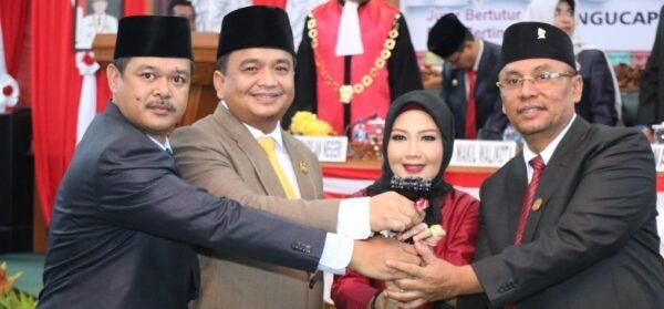 Pengucapan Sumpah/Janji Pimpinan DPRD Kota Tanjungpinang 2019-2024