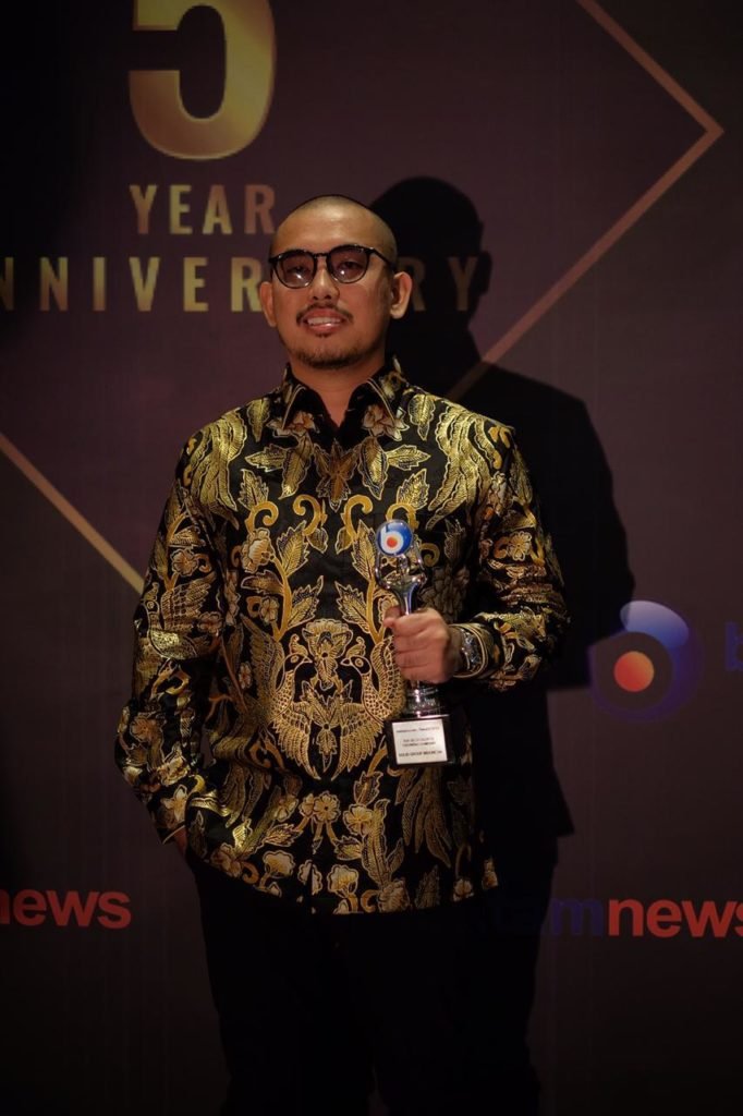 George Santos Raih The Best Fastest Growing Company di Batamnews Awards