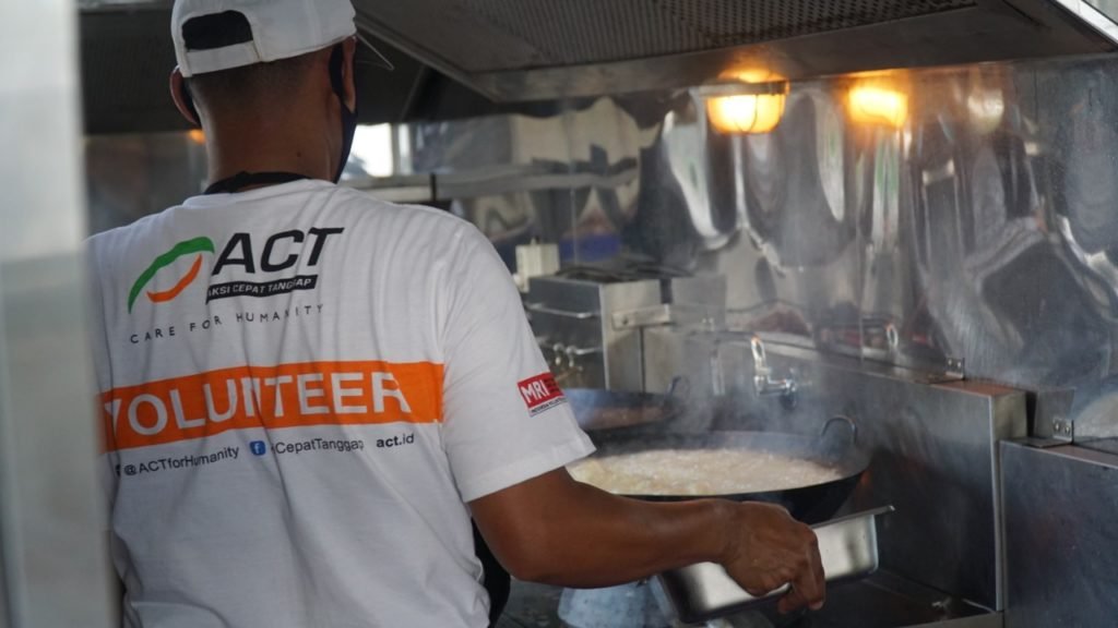 Aksi Humanity Foodtruck ACT, Masak Ribuan Porsi Di Pulau Galang