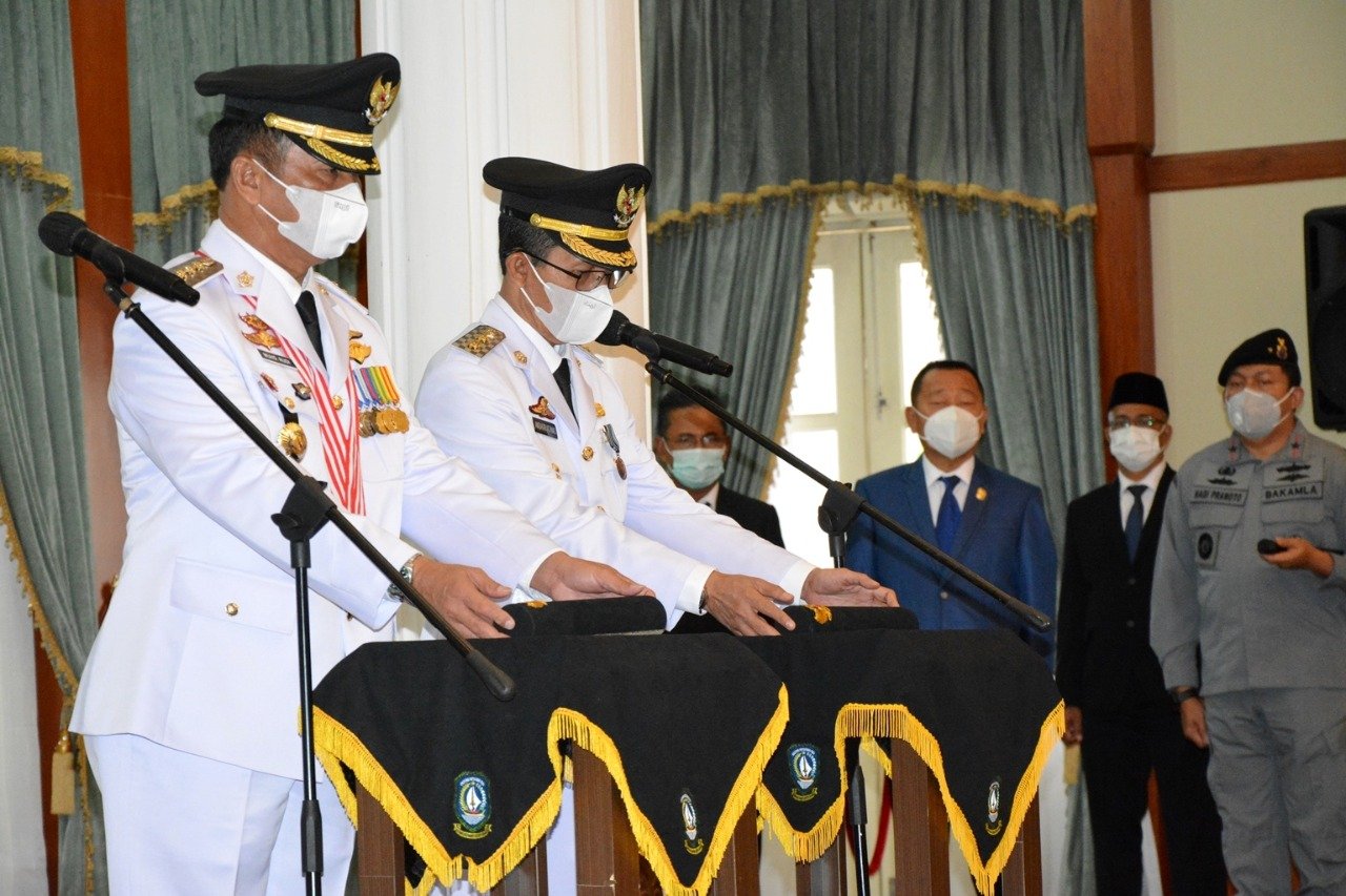 Lantik Rudi-Amsakar, Gubernur Ansar Ahmad Minta Benahi Kawasan Hinterland