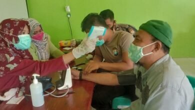 Polres Natuna Salurkan Sembako dan Suntik Vaksin di Desa Sepempang