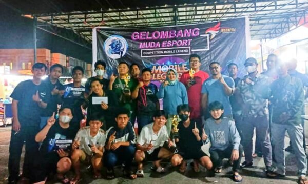 Penyerahan Hadiah Turnamen MLBB Penyerahan Hadiah Turnamen MLBB