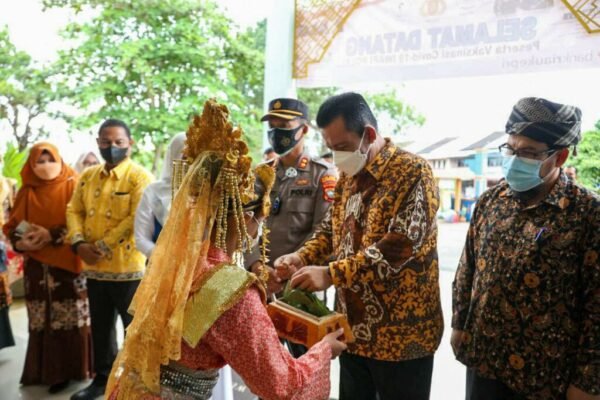 Sukseskan Vaksinasi Nasional, Gubernur Kepri Apresiasi IWAPI dan Polri