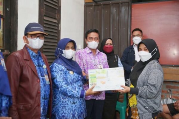 Walikota Tanjungpinang Rahma Salurkan CSR Bank Riau Kepri Syariah
