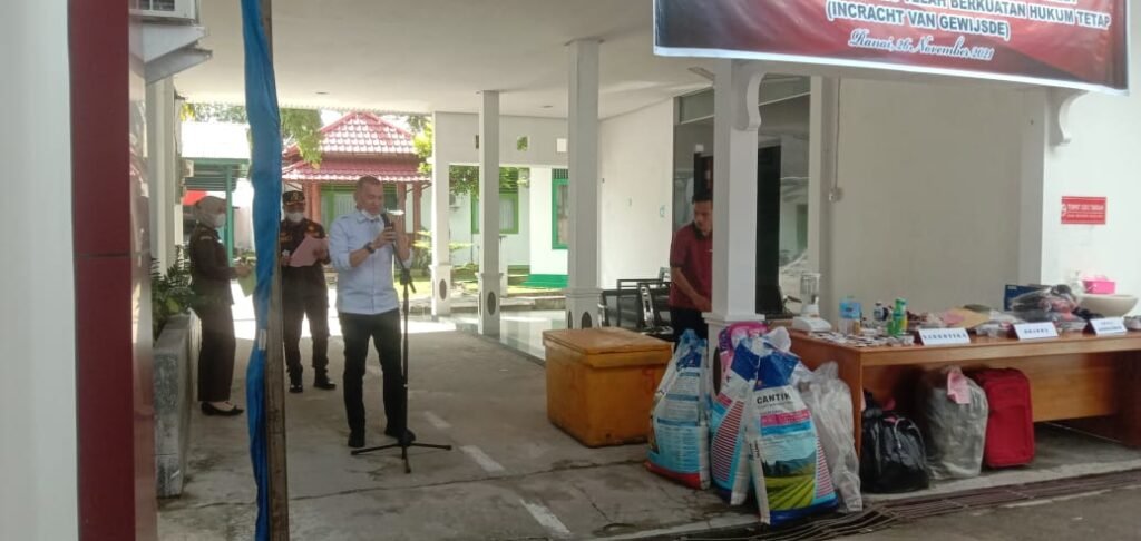 Wakil Bupati Natuna, Saat Memberikan Sambutan di Kantor Kajari Natuna