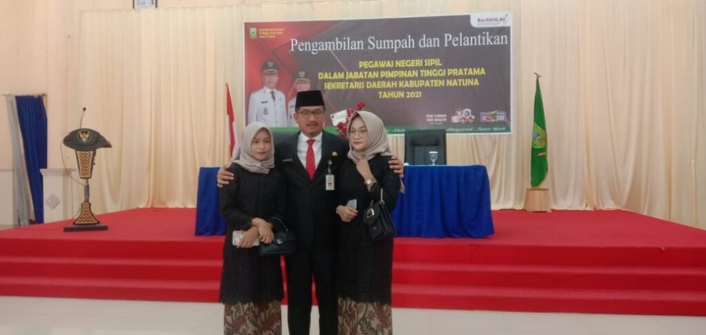 Sekda, Foto Bersama Kedua Putrinya