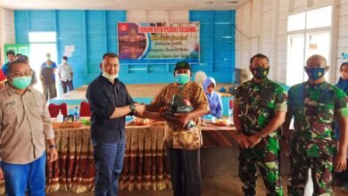 FKPS Salurkan 100 Paket Sembako Untuk Warga Batubi Jaya