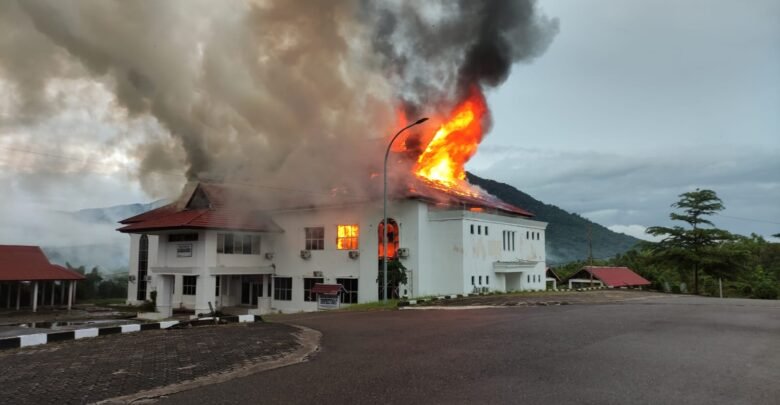 Gedung Diskominfo Natuna Terbakar