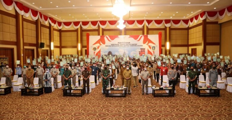 Gubernur Kepri Serahkan 12.291 Sertifikat Tanah Untuk Masyarakat