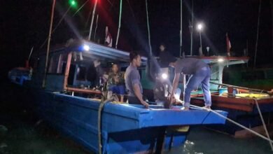 Kapal Nelayan Sepempang Sudah Sandar di Pelabuhan Teluk Baruk