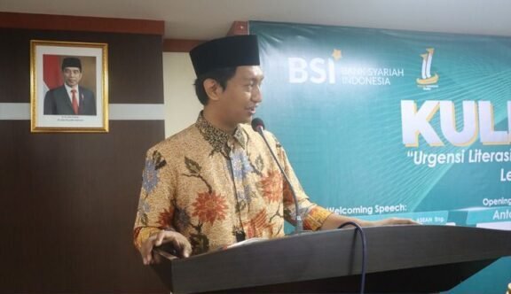 M. Arief Rosyid Hasan Rangkul Milenial Jadi Sahabat Bank Syariah