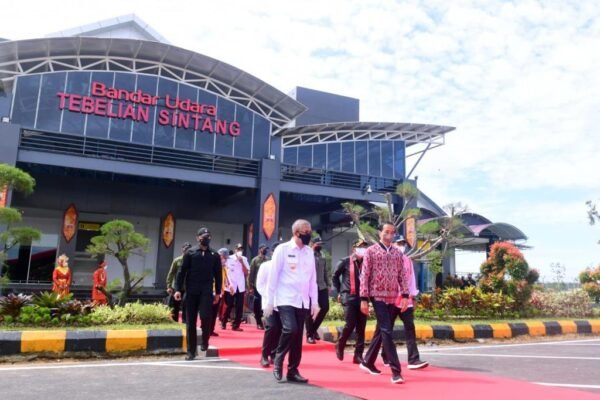 Presiden Jokowi Resmikan Bandara Tebelian