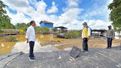 Presiden Jokowi Tinjau Pembangunan Tanggul Pengendali Banjir