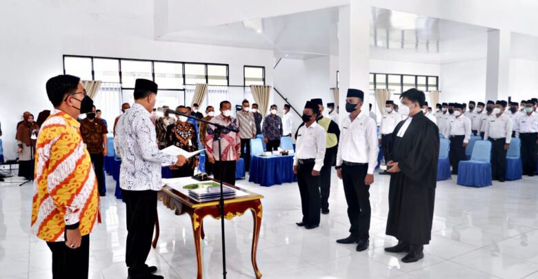Wan Siswandi Lantik 172 ASN Eselon 3 dan 4 Jadi Pejabat Fungsional