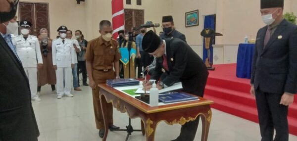Penandatanganan Nota Pelantikan, Oleh Bupati Natuna
