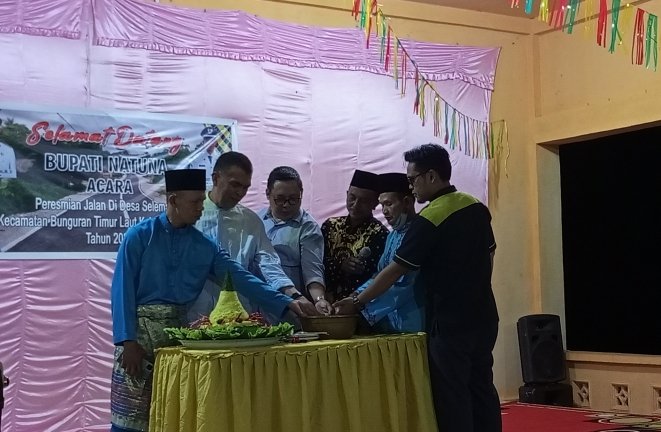 Peresmian Jalan Hotmix Desa Selemam