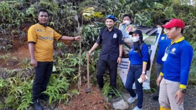 Karang Taruna Kepri Tanam Pohon Buah dan Bagikan Masker di Dompak