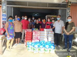 Keluarga Besar Bengkel Bintan Mobil Berbagi Paket Imlek