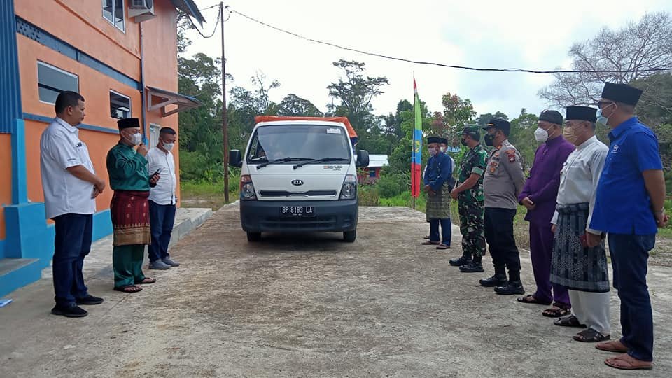 Bupati Lingga Lepas Pendistribusian Air Minum Dalam Kemasan "Gunung Daik"