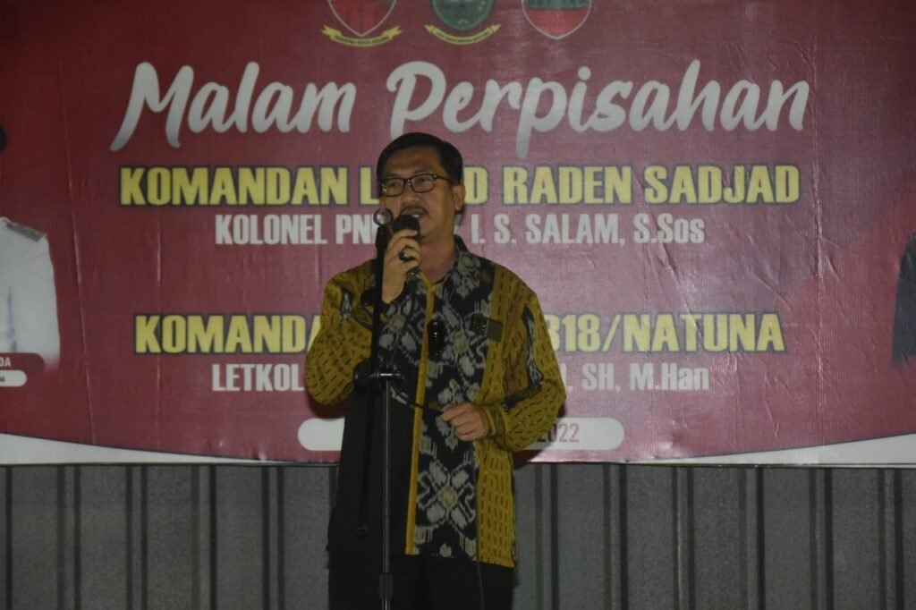 Sekda Natuna, Boy Wijanarko Saat Memberikan Sambutan Pada Malam Perpisahan Danlanud RSA dan Dandim 0813