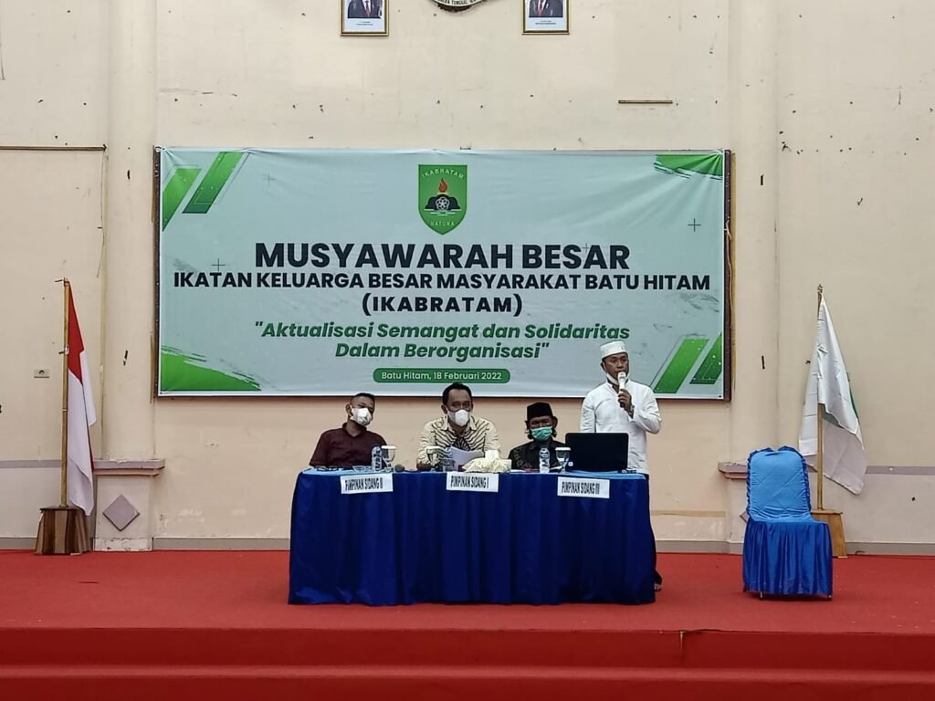 Ikhwan Sholihin, Ketua Terpilih Saat Memberikan Sambutan, Setelah Terpilih Sebagai Ketua Umum IKABRATAM di Gedung Sri Serindit Batu Hitam Ranai