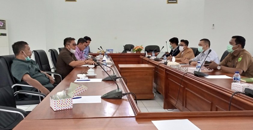 Suasana Rapat BBM Pertalite 1 Harga Di Ruang Rapat Banggar DPRD Natuna