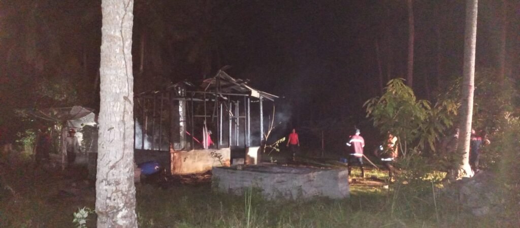 Sijago Merah Melalap Rumah Fauzi (40) 