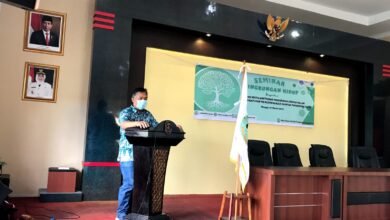 Dekan FKIP UMRAH Buka Seminar Lingkungan Hidup HIMATIKA