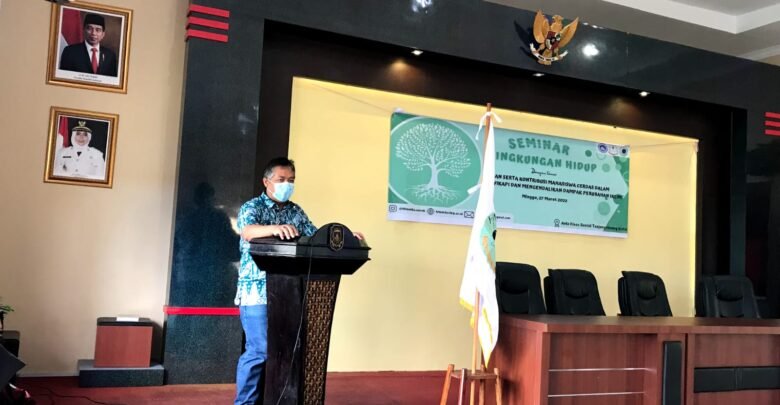 Dekan FKIP UMRAH Buka Seminar Lingkungan Hidup HIMATIKA