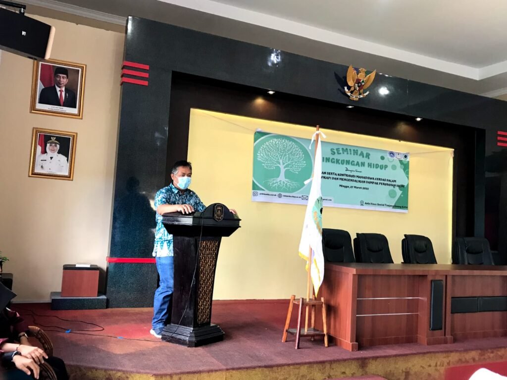 Dekan FKIP UMRAH Buka Seminar Lingkungan Hidup HIMATIKA