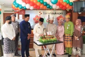 HUT Bank Riau Kepri ke-56, Jefridin Berharap Pertumbuhan Ekonomi Semakin Meningkat