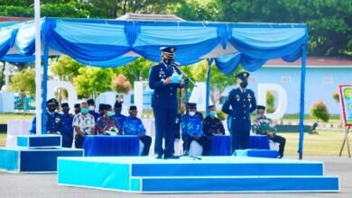 Kolonel Pnb Jajang Setiawan, S.M., M.Han., PSC(J)., Selaku Inspektur Upacara HUT TNI AU ke 76 di Main Apron Lanud RSA Natuna